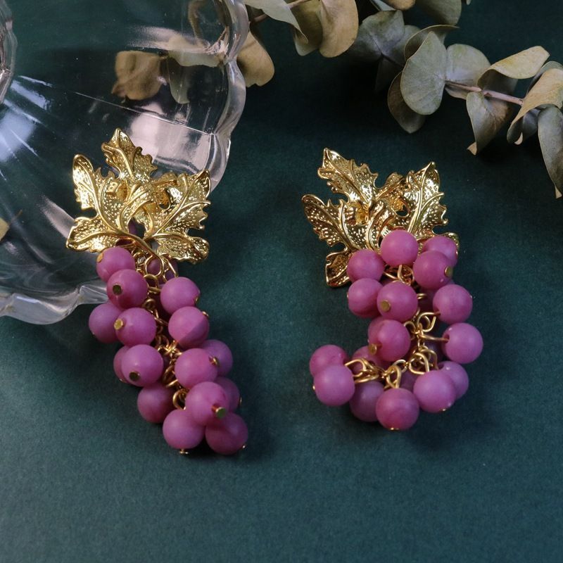 ディズニープリンセスのベビーグッズも大集合 Dior 紫色ビーズピアス アクセサリー