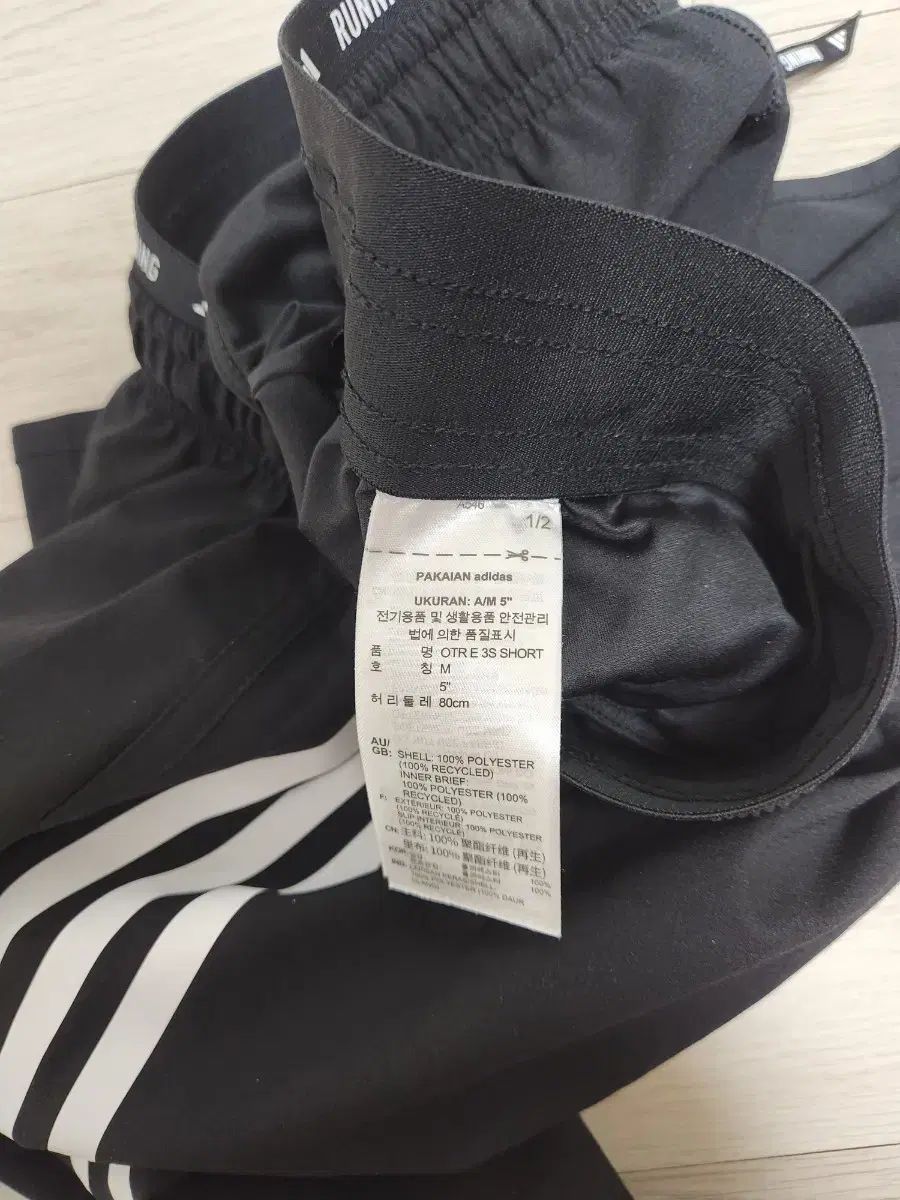 Nike アディダス