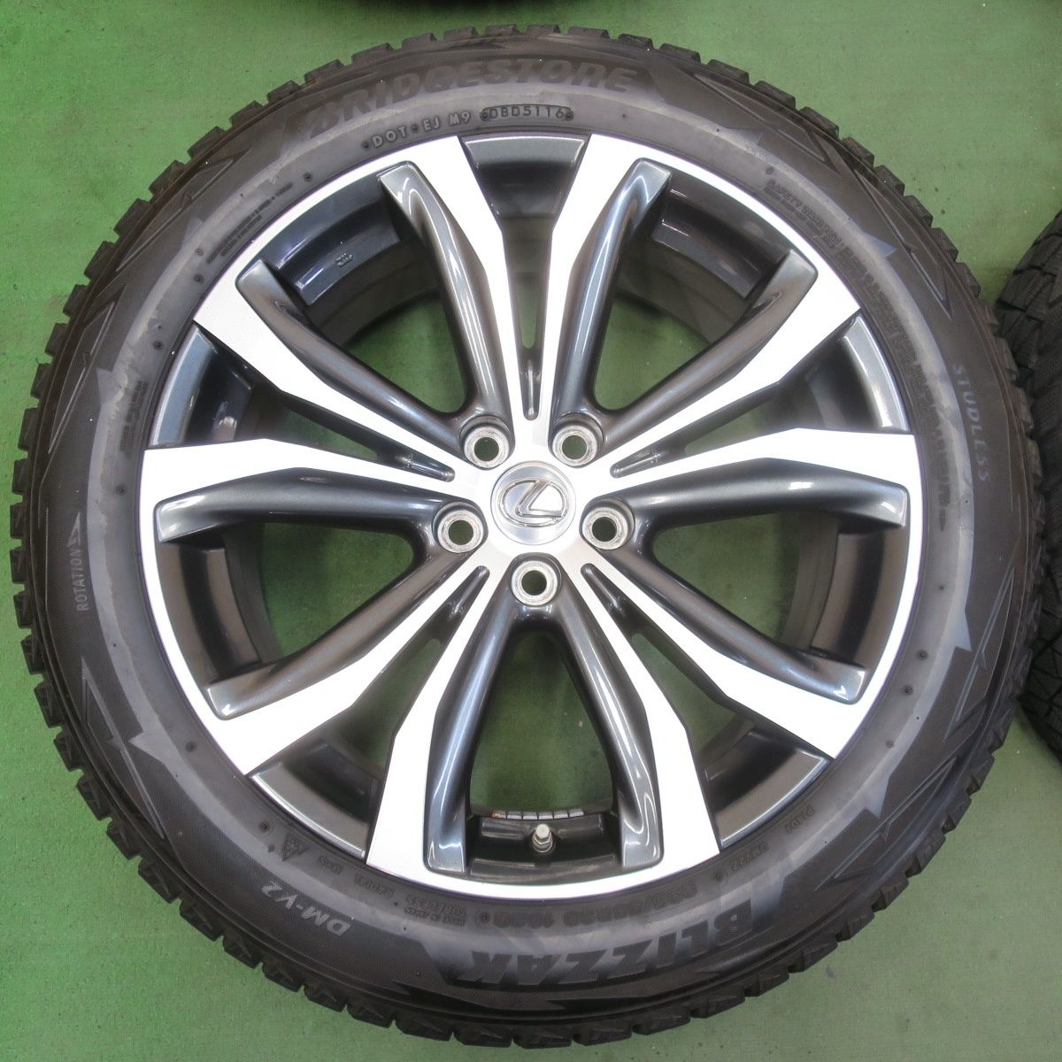 センサー付 バリ溝 キレイ 9分 レクサス RX バージョンL 純正 235 55R20 スタッドレス ブリヂストン ブリザック DM-V2 20インチ PCD114.3 5H 5092301イス FFCRYSTALESIA_COM