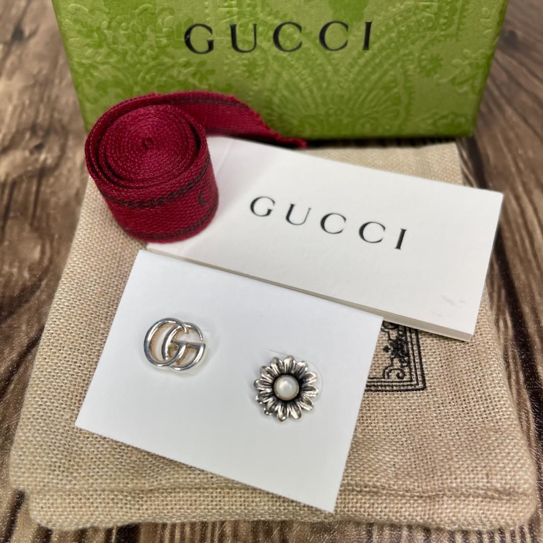 GUCCI ダブルG フラワー　スタッズ　ピアス　Ag925 マザーオブパール GUCCI ダブルG フラワースタッズピアスAg925 マザーオブパール
