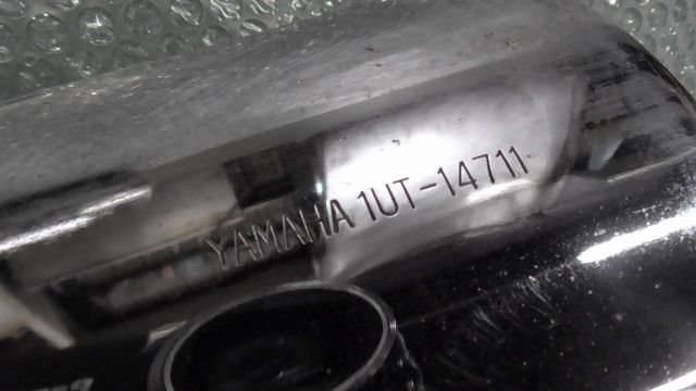 V-MAX JYA2WEE09KA005xxx の マフラー 傷 1757640382