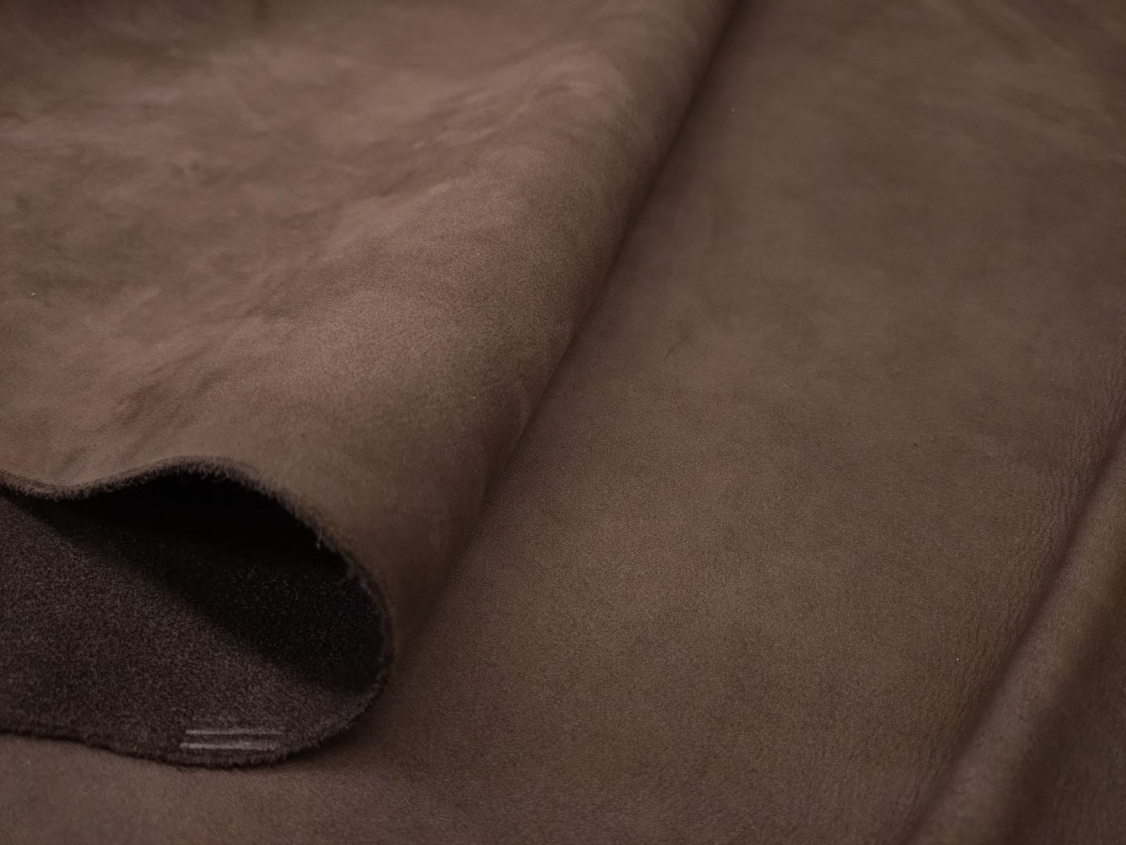 ヌバック革 ダークブラウン 半裁 303ds