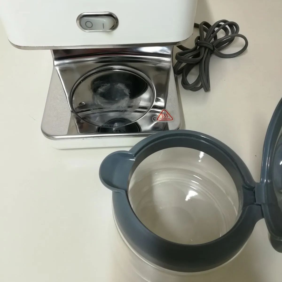 デロンギ ドリップコーヒーメーカー CM300J-WH ホワイト 中古品