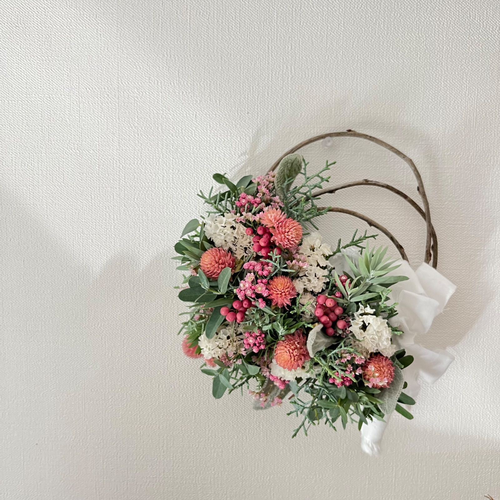 ドライフラワーリース ピンクリース 冬リース 約20㎝ コニファー  