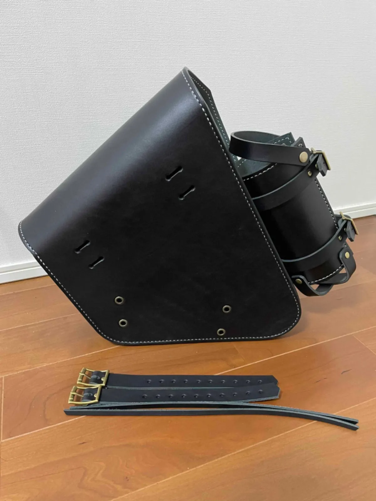 ハーレー ソフテイル用 本革 サドルバッグ ハンドメイド 携行缶ホルダ 