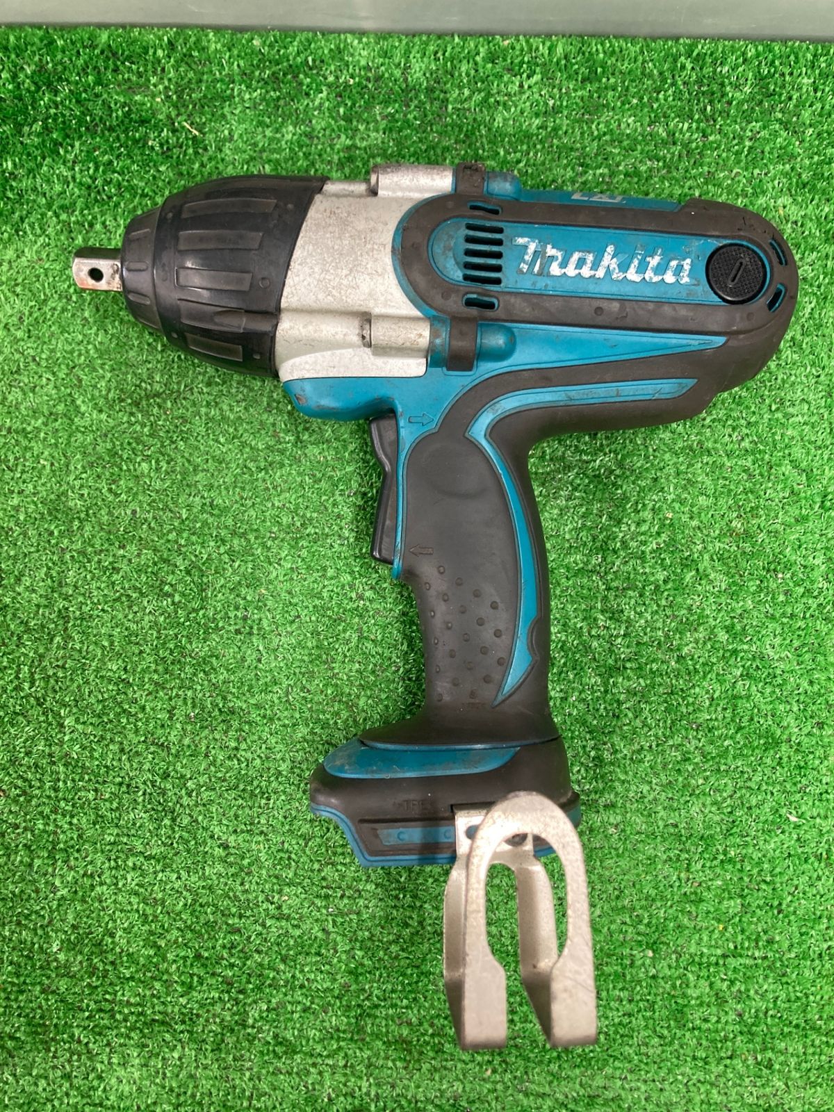 中古品】【0922】makita(マキタ) 18v充電式インパクトレンチ (本体のみ) TW450DZ ※ライト不点灯 ITJSSU7UGGGK -  メルカリ