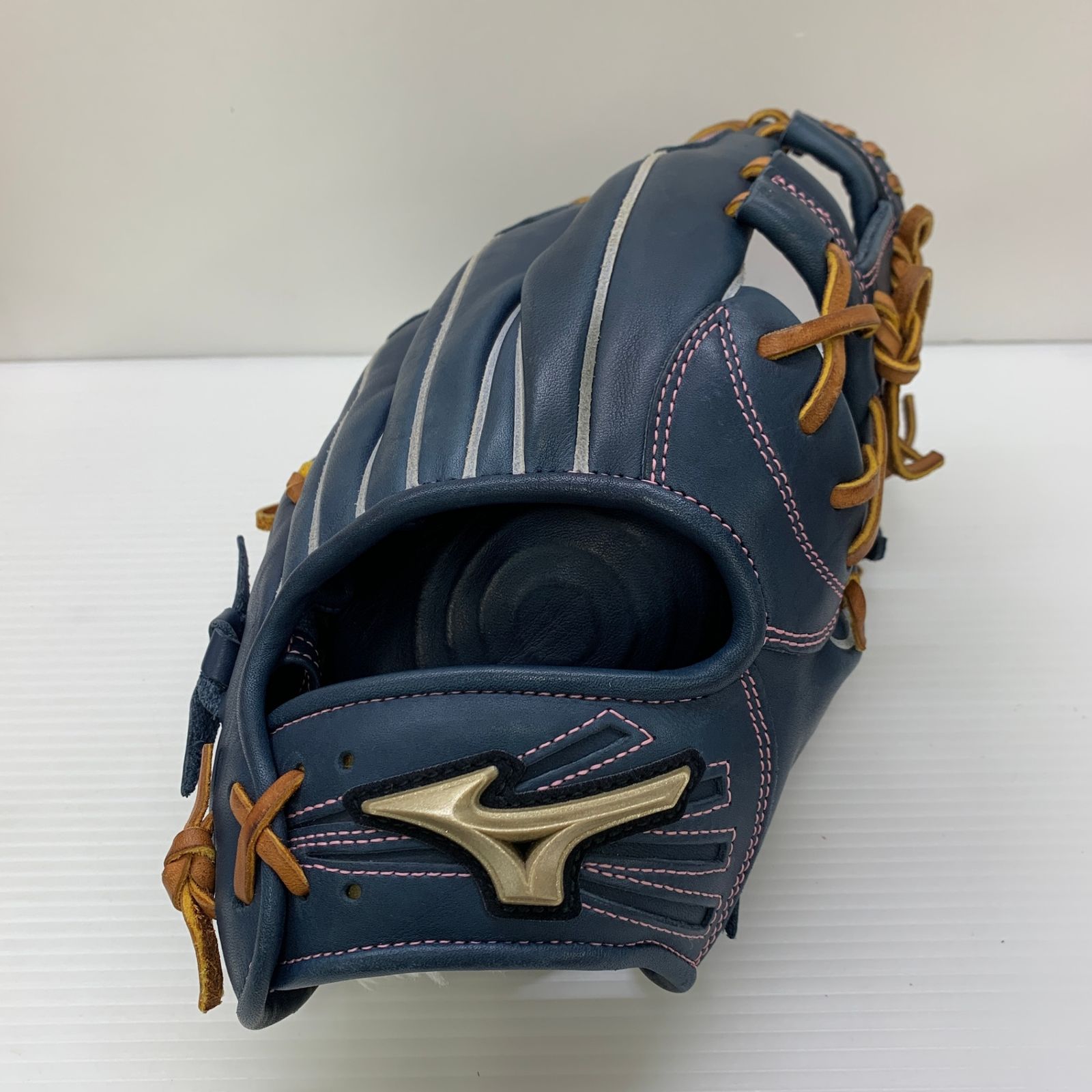 ミズノ MIZUNO グローバルエリート 軟式 大人 一般 内野手用 グローブ グラブ 右投げ 1AJGR23303 品 野球 6449