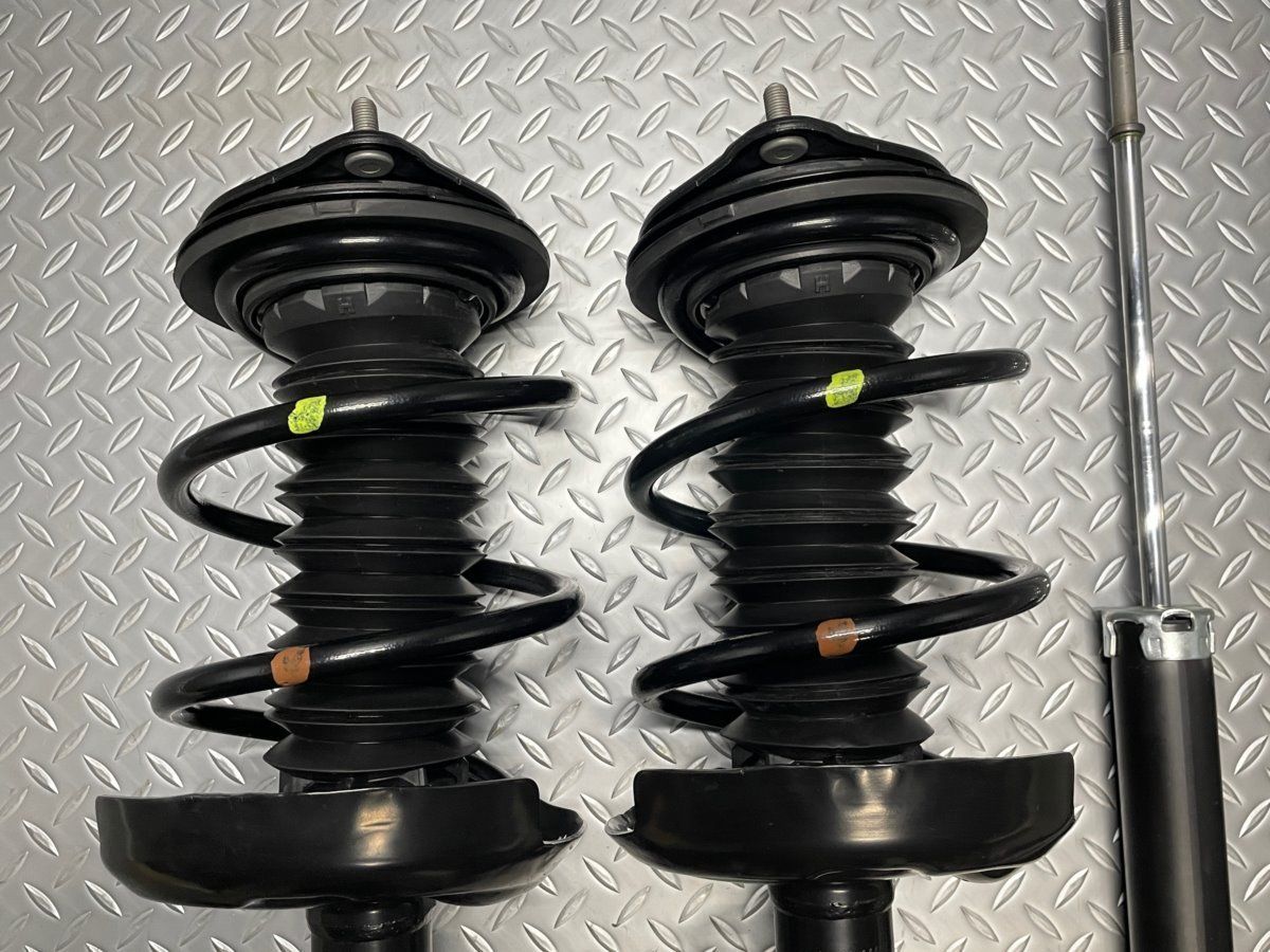 90 ノア/ヴォクシー　４WD用　純正ショックサス　1台分 90 ノア/ヴォクシー 4WD用 純正ショックサス 1台分 - メルカリ