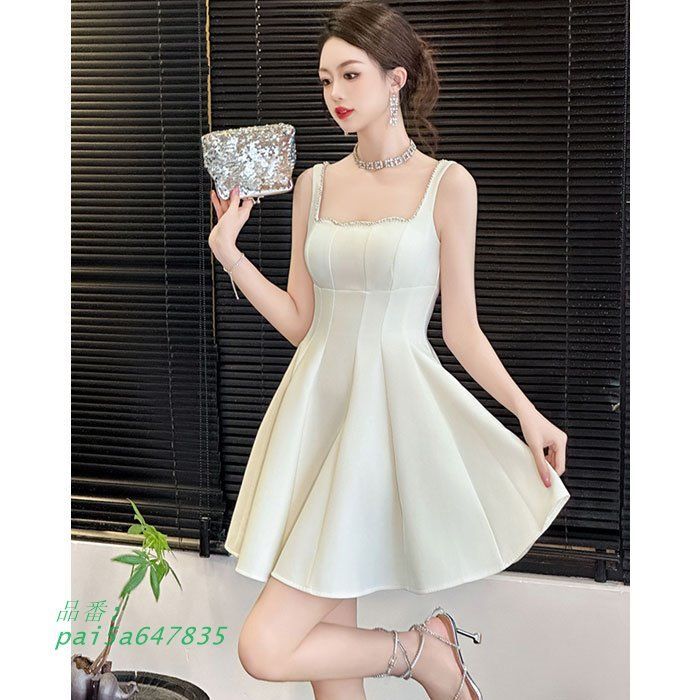 スクエアネック胸元ビジュー