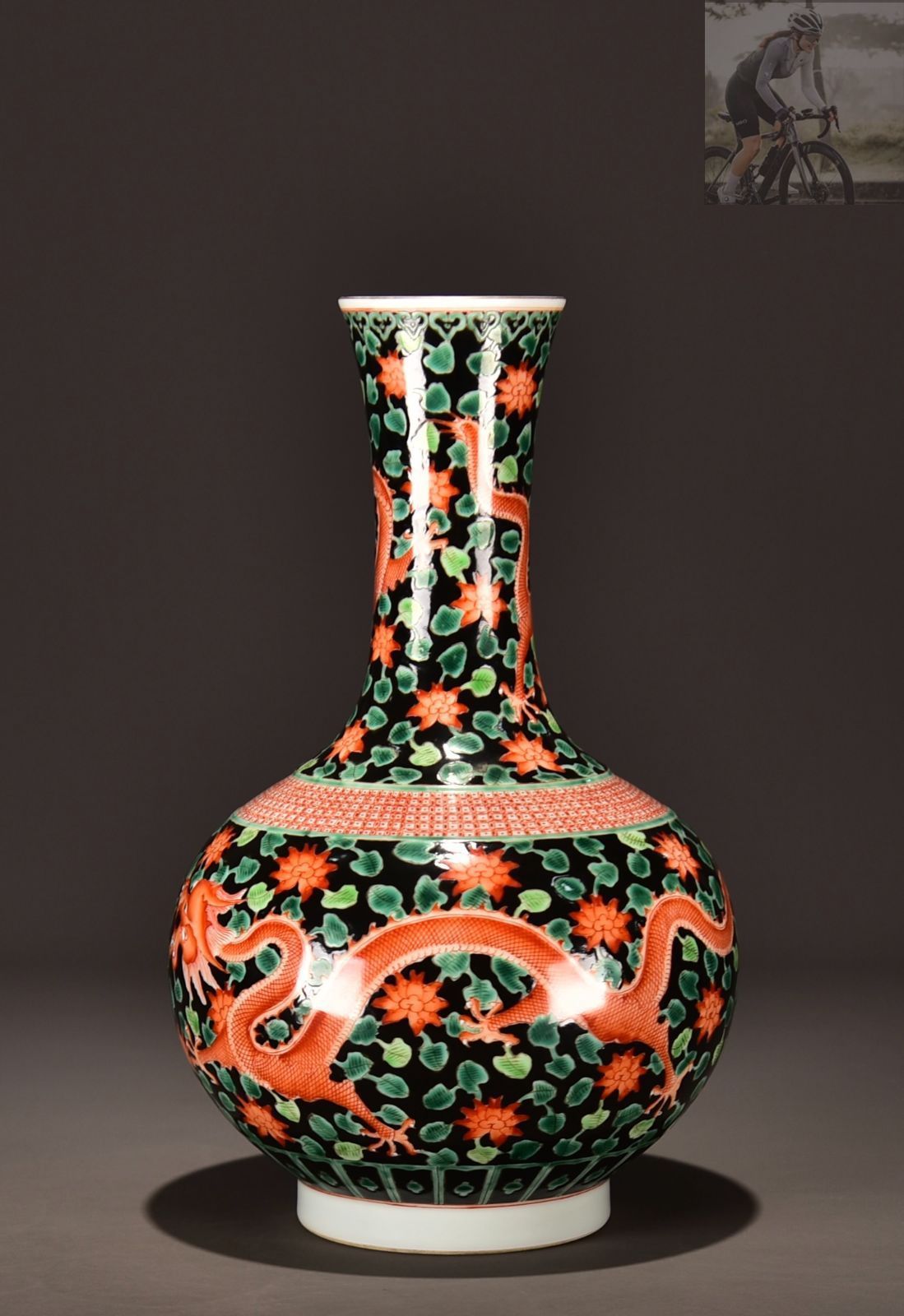 中国古美術・旧蔵乾隆御用款・珐琅彩鎏金瓶・龍鳳彩絵・陶磁器・花瓶・文房具・案t 旧家蔵出し大清乾隆年製 紅綠彩 龍紋 賞瓶 花瓶 花器 古陶瓷器