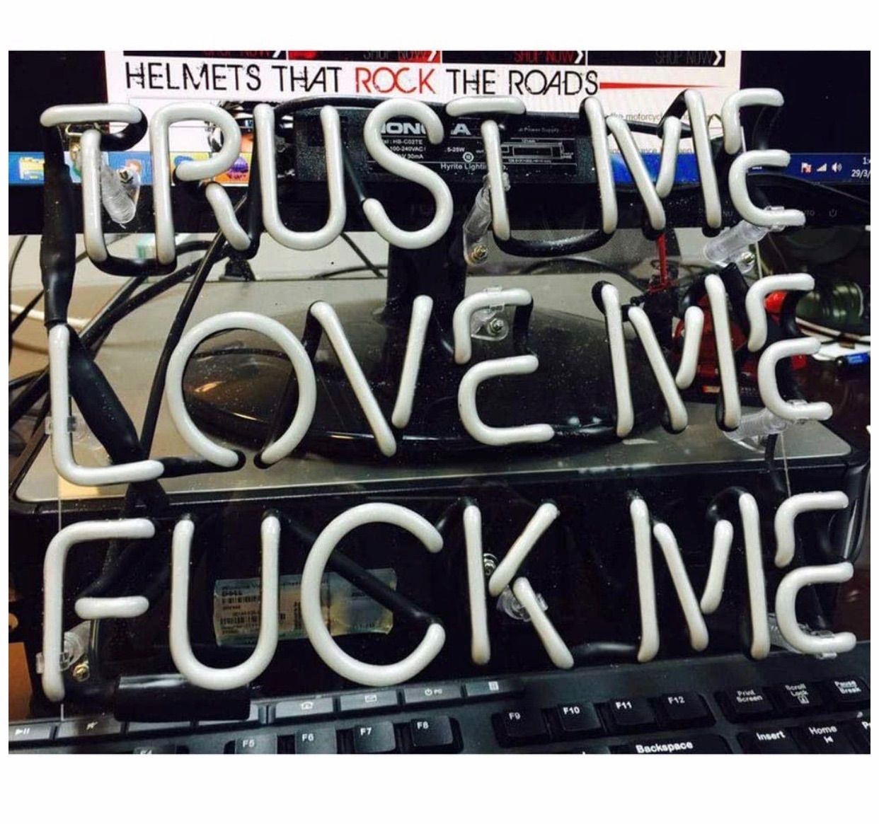 ネオン管 オーダーメイド neon sign オリジナル 雰囲気 TRUST ME LOVE ME FUCK ME ネオンサイン ライト NEON  SIGN ピンク ビールバー 装飾壁 部屋 ロマンチック 結婚式 インテリア 11＊8インチ - メルカリ