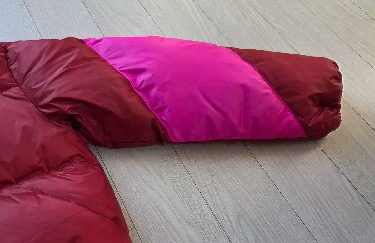 ピンク 配色ダウン