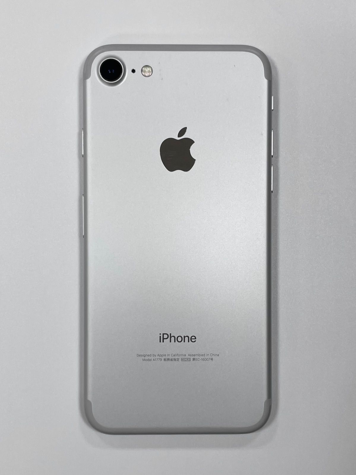 【中古】iPhone7  32GB  シルバー バッテリー86％  docomo  本体