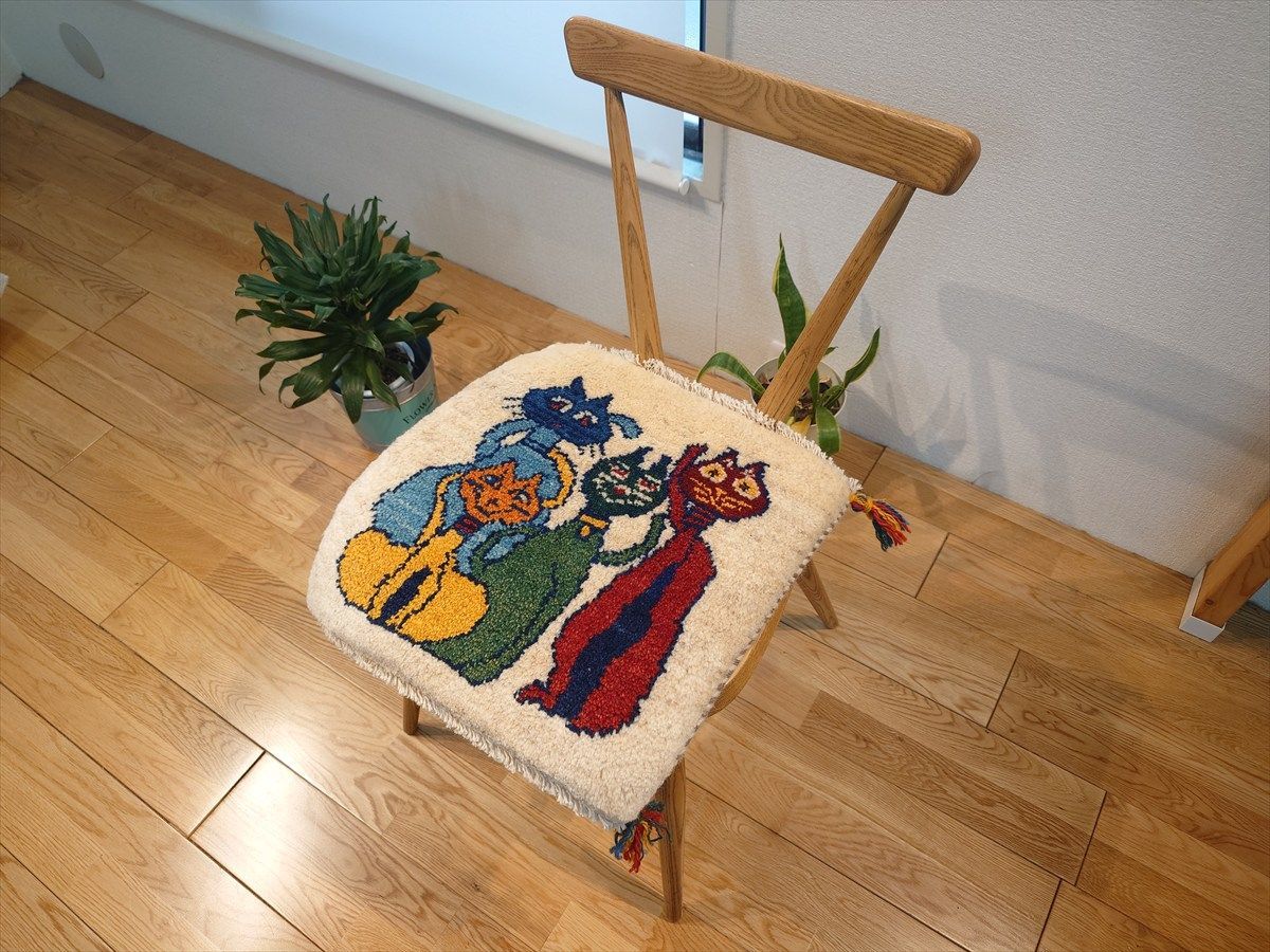 ペルシャギャッベ ミニマット 41x41cm 猫たちの愛らしい表情 アイボリー T5459