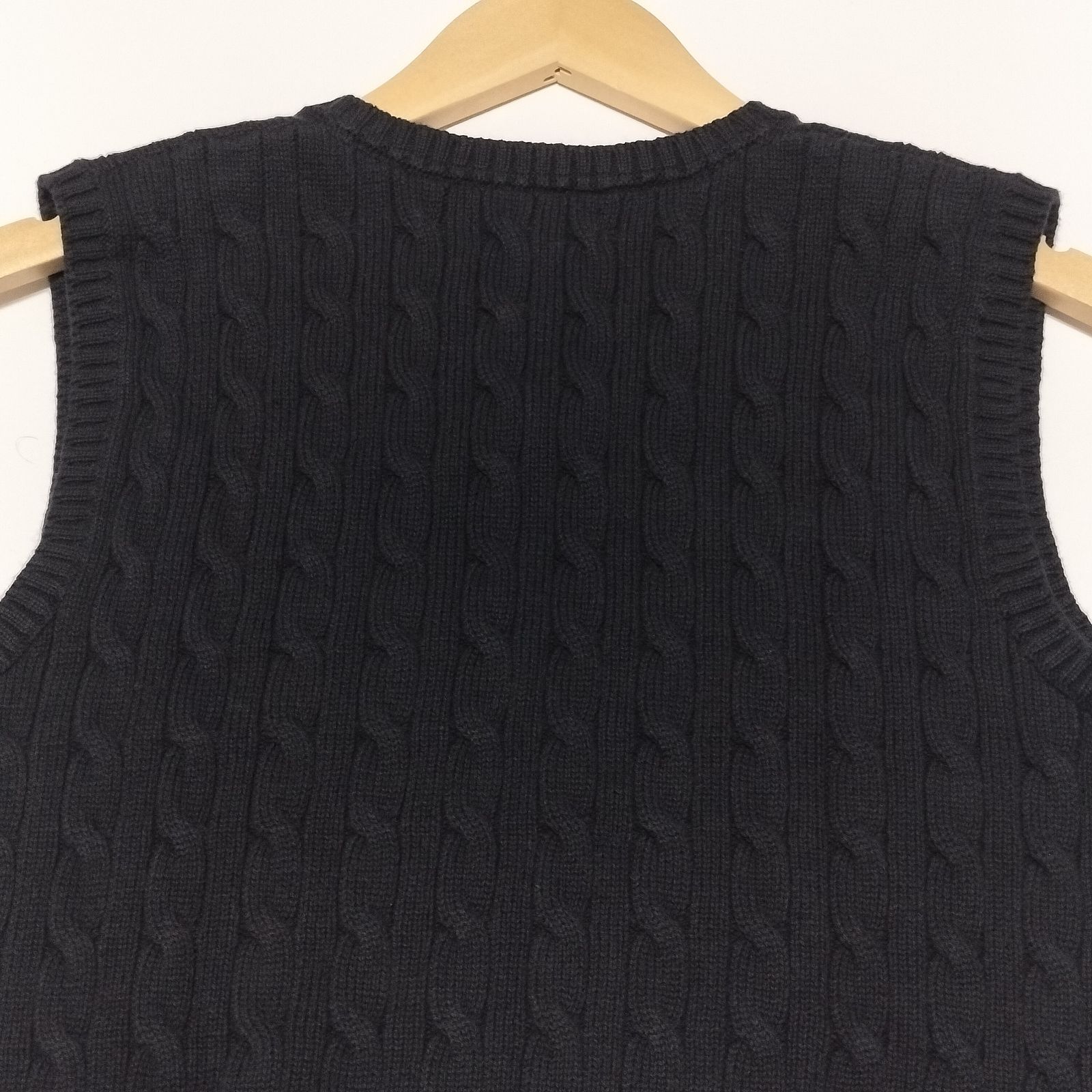 【現行タグ】POLO RALPH LAURENケーブルニットベスト 刺繍ロゴ 美品】【現行】POLO RALPH LAUREN ケーブルニット ベスト QR