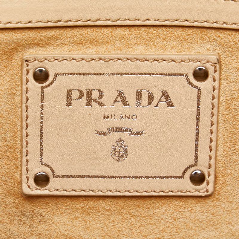 プラダ 三角ロゴプレート ベージュ レザー レディース PRADA