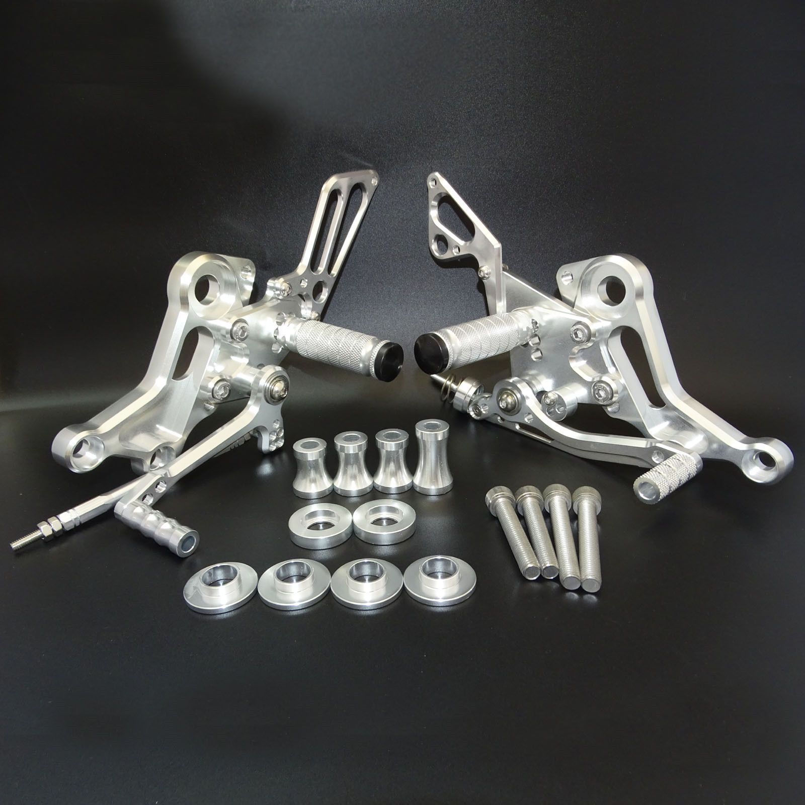 激安で季節を先取り。 DUCATI モンスター696 795 796対応 バックステップ フットペグセット 足元の操作性向上に ブラック シルバー レッド