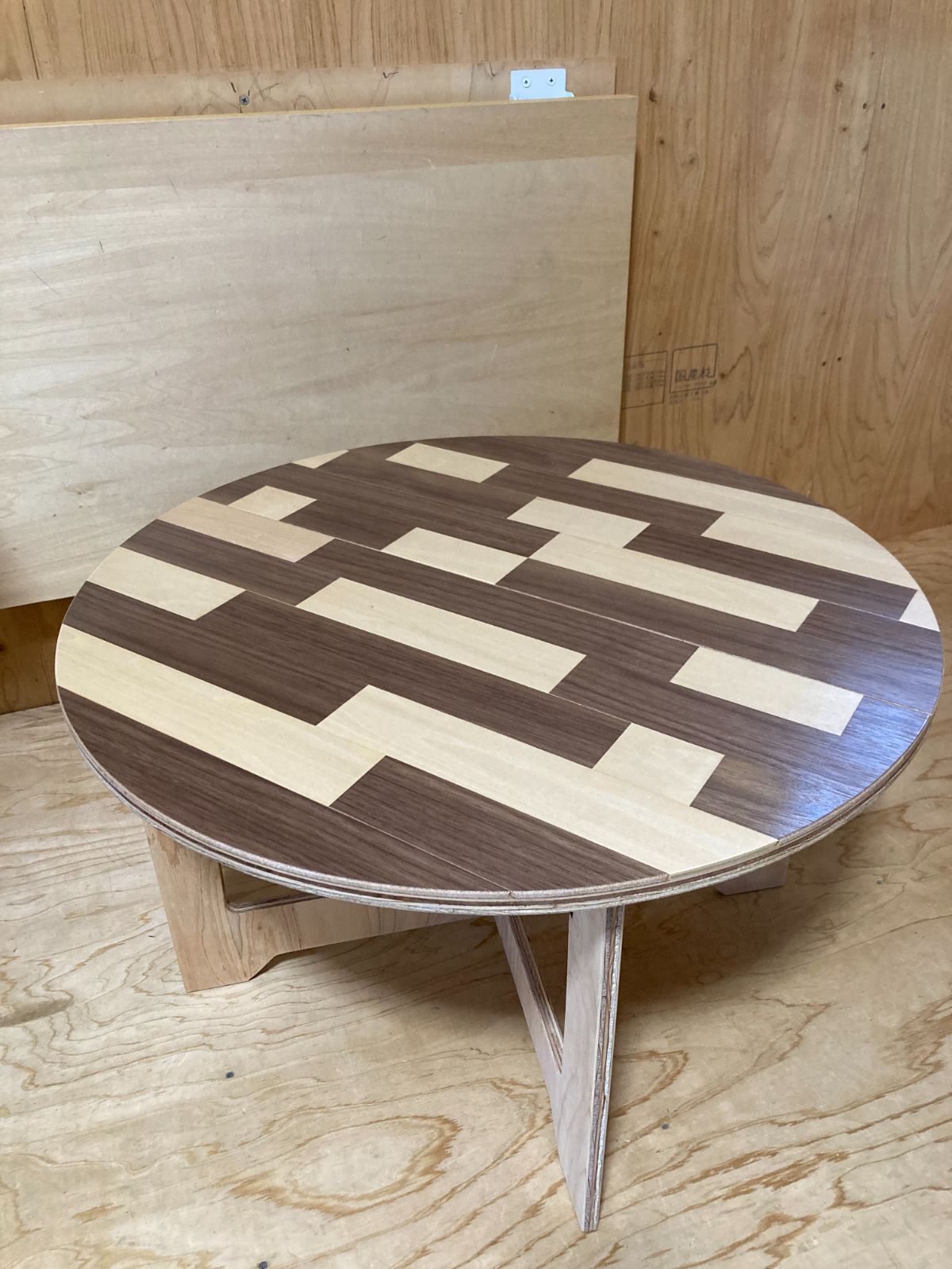 針葉樹合板　折りたたみ式テーブル 折りたたみテーブル タイルA 針葉樹 合板