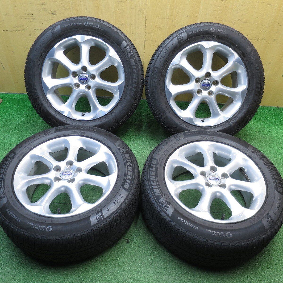 キレイ☆ボルボ V60 CC 純正 235/55R17 スタッドレス ミシュラン X 
