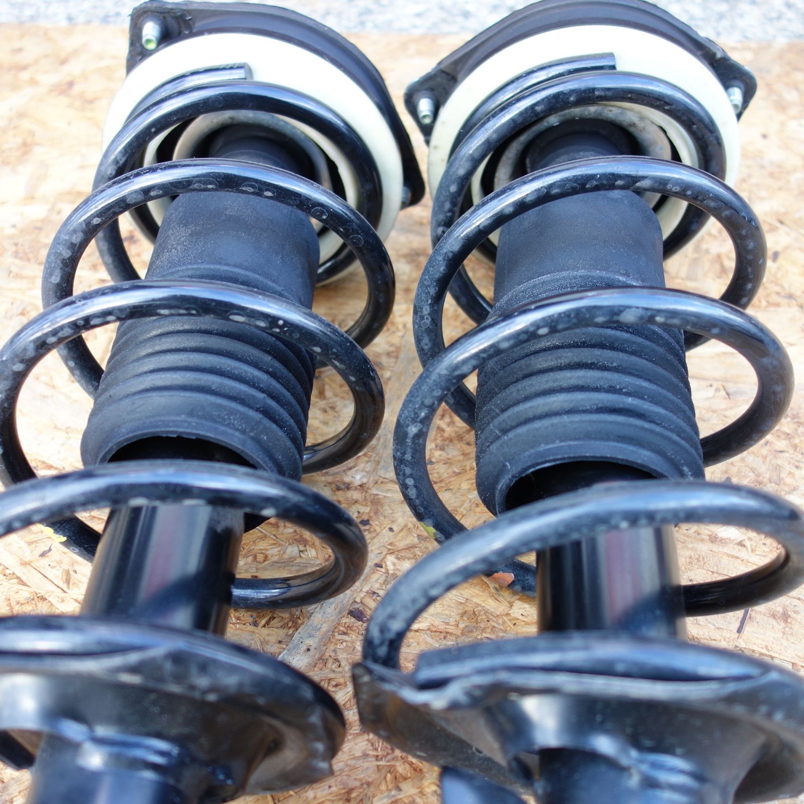 送料無料] ◇日産 キューブ Z12 純正 サスペンション 1台分 54302