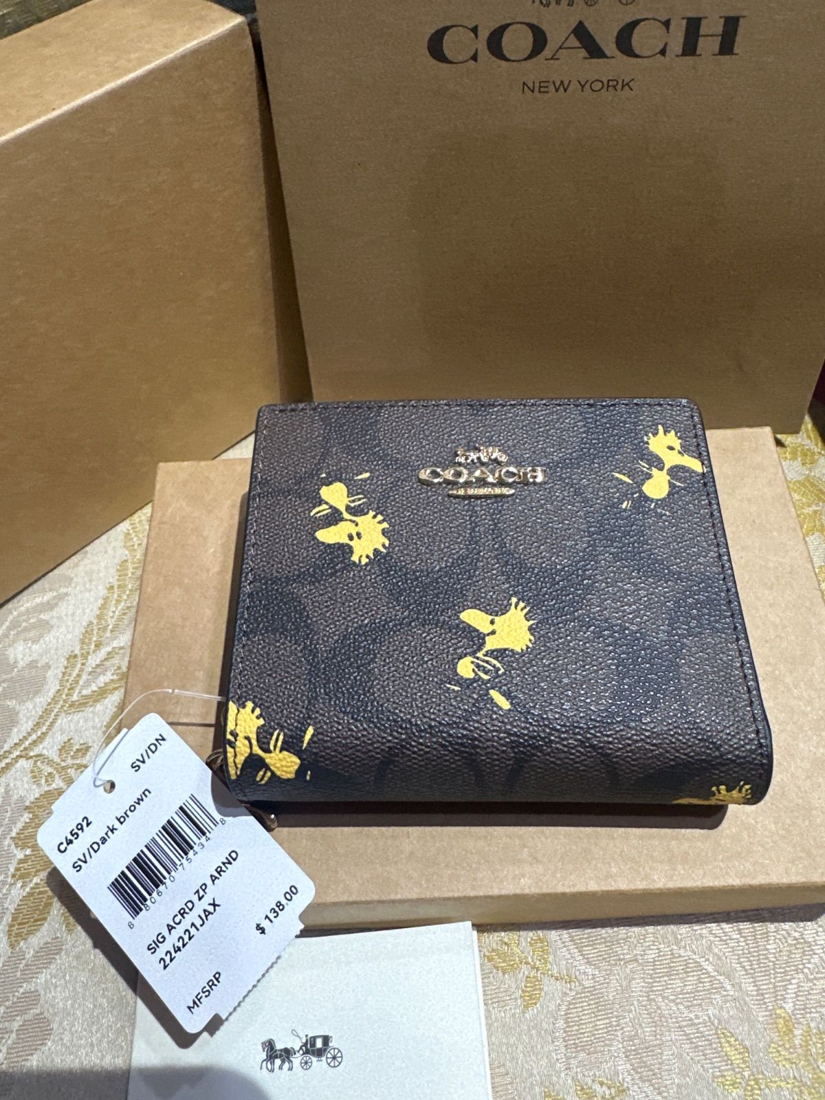 新品　COACH ピーナッツ　スヌーピー　折財布　シグネチャー COACH コーチ X ピーナッツ コラボ 2025新作 即発送可能
