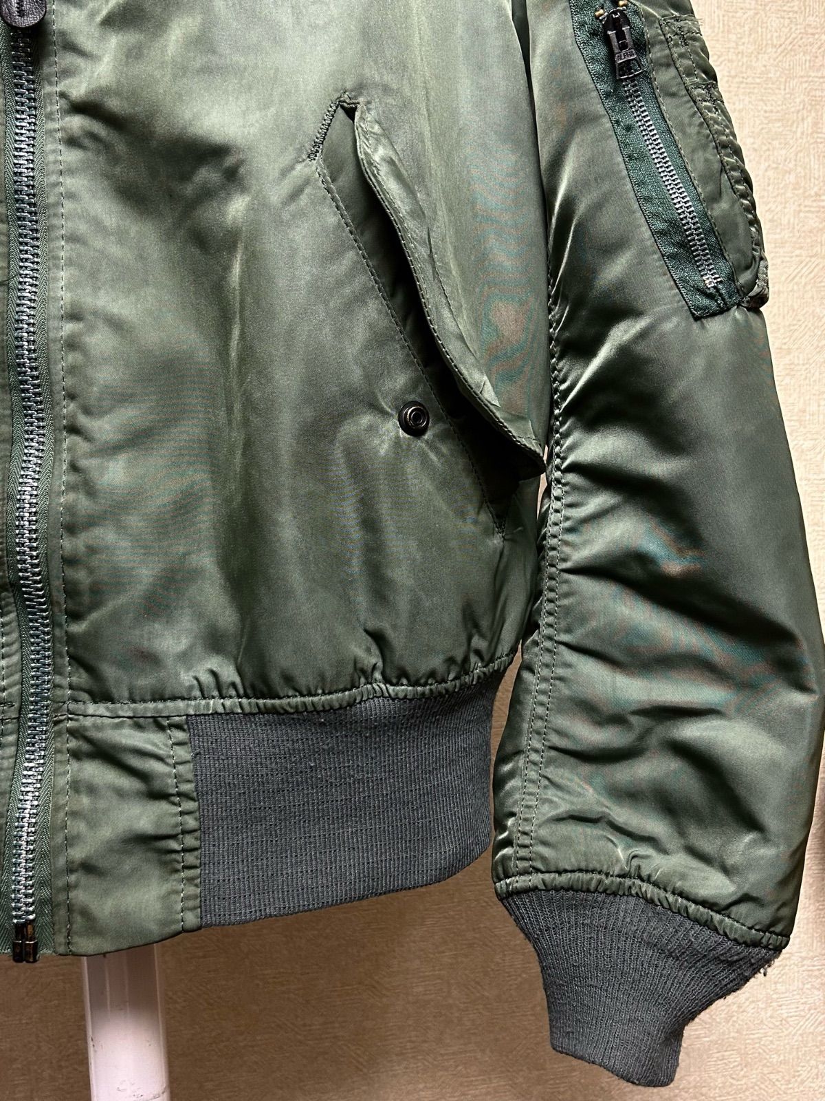 U.S.A.製時代 期名門ALPHA社MA-1フライトJKTテッパンOLIVE