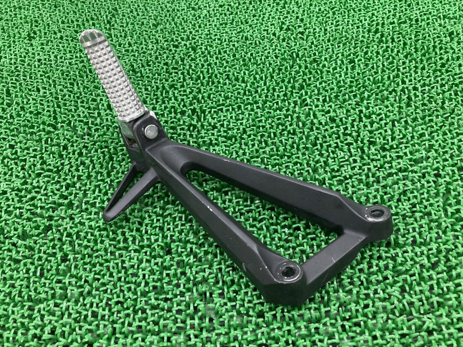 YZF-R25 タンデムステップ 左 1WD ヤマハ 純正 バイク 部品 RG10J RG43J MT-25 YZF-R3 MT-03 車検 Genuine 【中古】 16