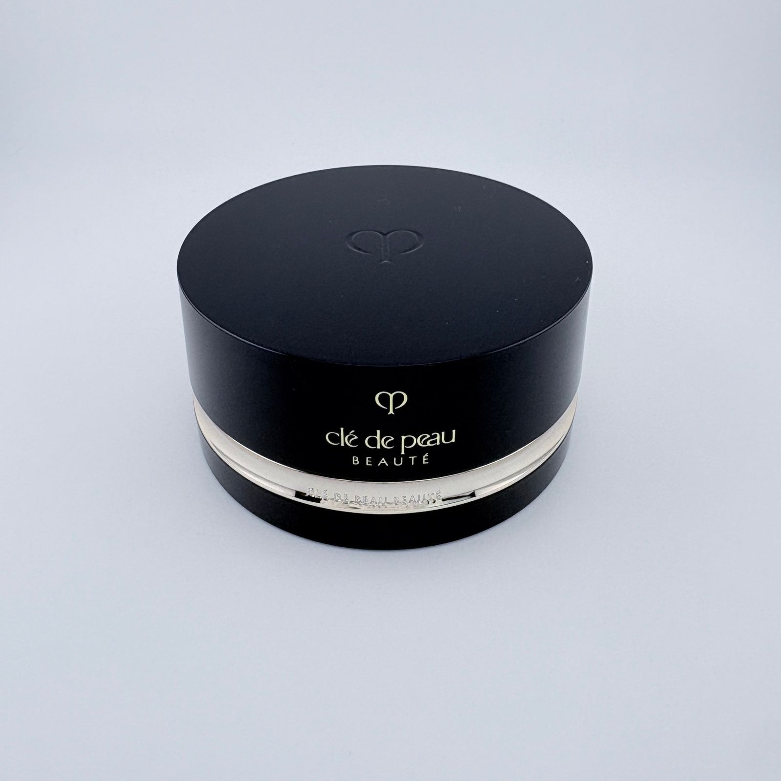 cle de peau BEAUTE クレ ド ポー ボーテ プードルトランスパラントn M 1 ライト フェイスパウダー 24 g