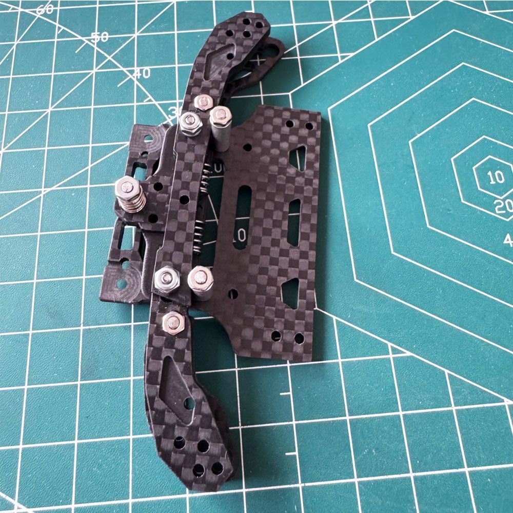 ミニ四駆用 カーボン製 1軸 左右に可動するスプリング鳳尾 MS MSL 内蔵ダンパーシャーシ対応