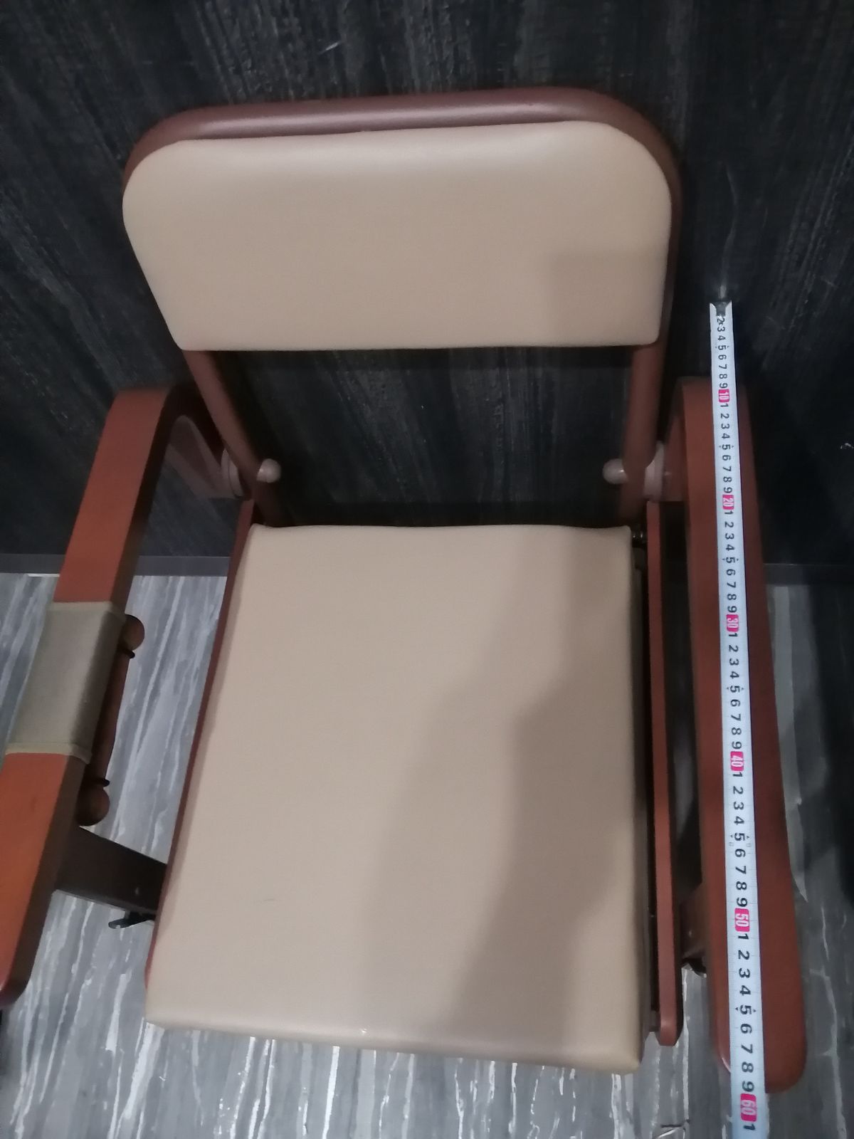 K-1460 ポータブルトイレ 木製 ベージュ家具調 Uchie ウチエ MARWIL-DEMENAGEMENTS_CH