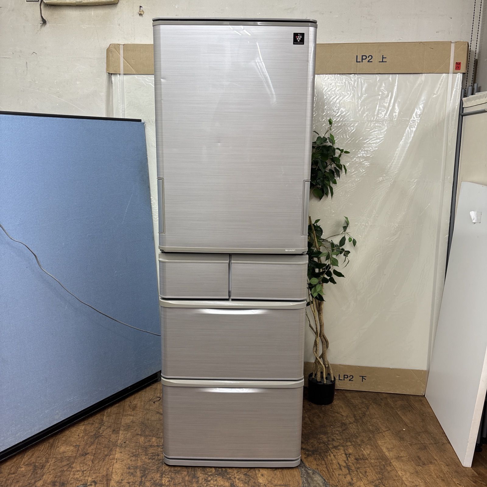 I465 ? 名古屋市近郊配送設置無料 どっちもドア SHARP 冷蔵庫 424L プラズマクラスター搭載 動作 済 クリーニング済