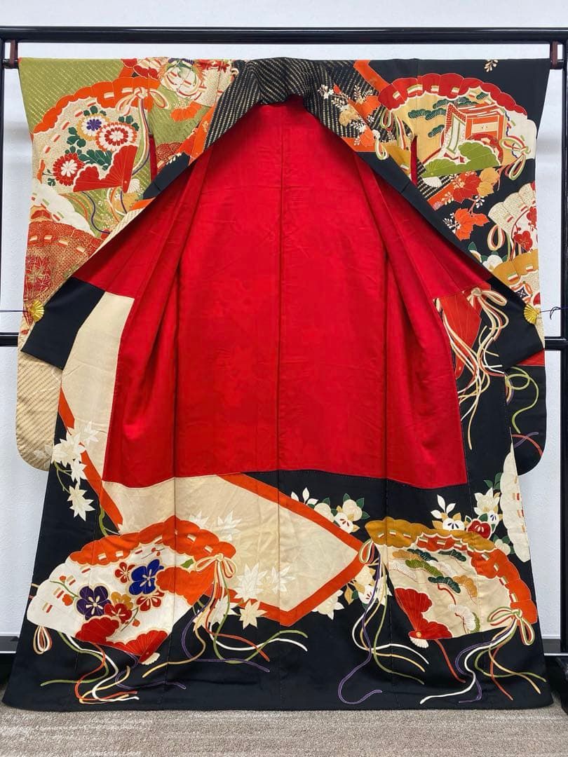 アンティーク 振袖 金駒 銀駒 金彩 銀彩 正絹 扇 身丈162cm アンティーク 振袖 金駒 銀駒 金彩 銀彩 正絹 扇 身丈162cm - メルカリ