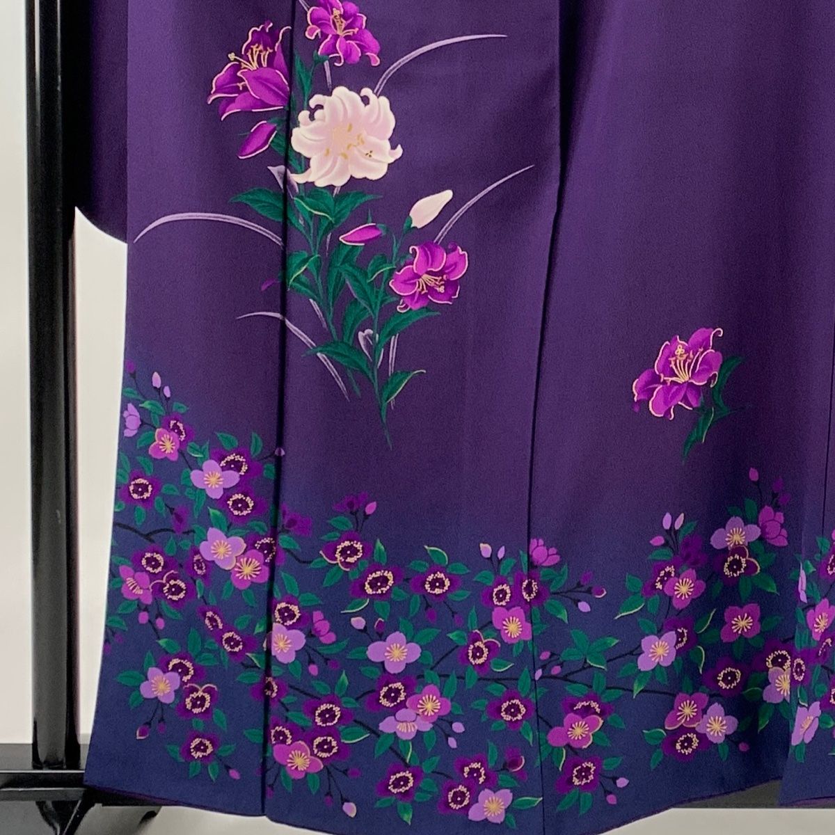 振袖 身丈159.5cm 裄丈67.5cm L 袷 百合 桜 金彩 紫 正絹 秀品 【中古 