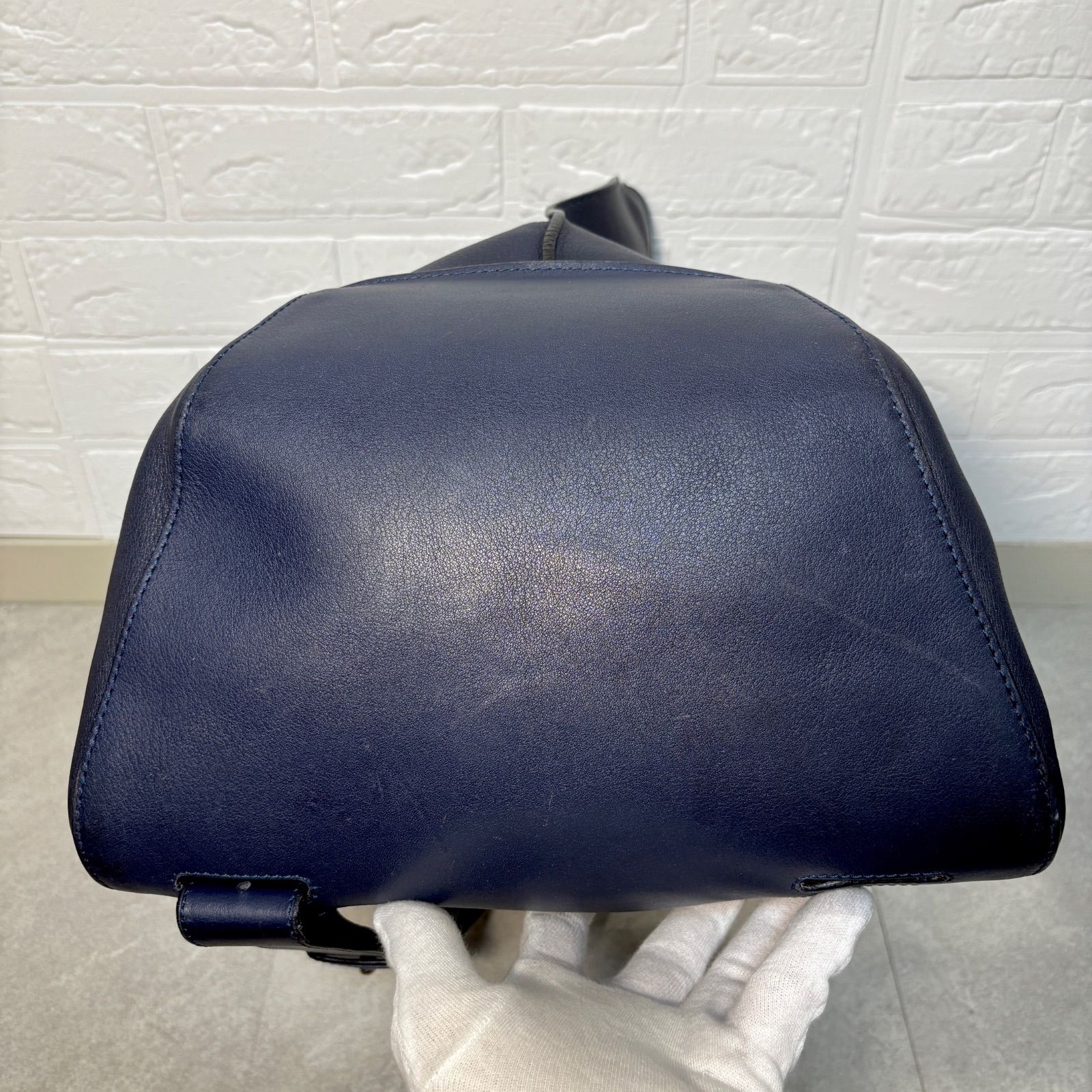 ロエベ　アントンスリング　アナグラム　ボディバッグ　レザー　ネイビー　斜め掛け LOEWE ロエベ アナグラム アントン スリング レザー ボディ