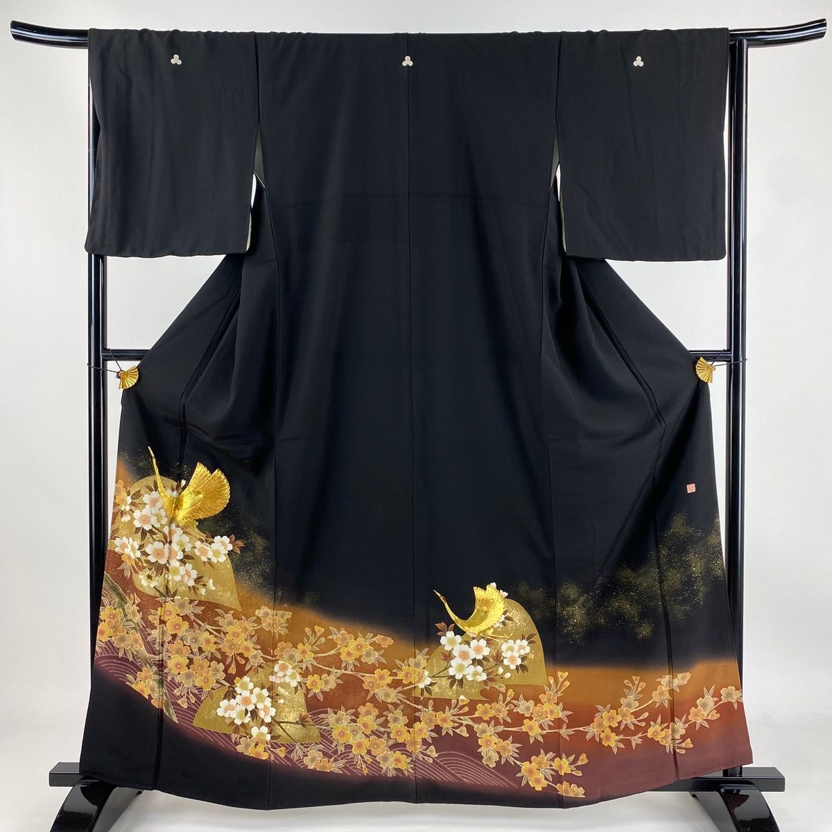 黒留袖 身丈162cm 裄丈66.5cm M 袷 落款 鶴 桜 金糸 金彩 黒
