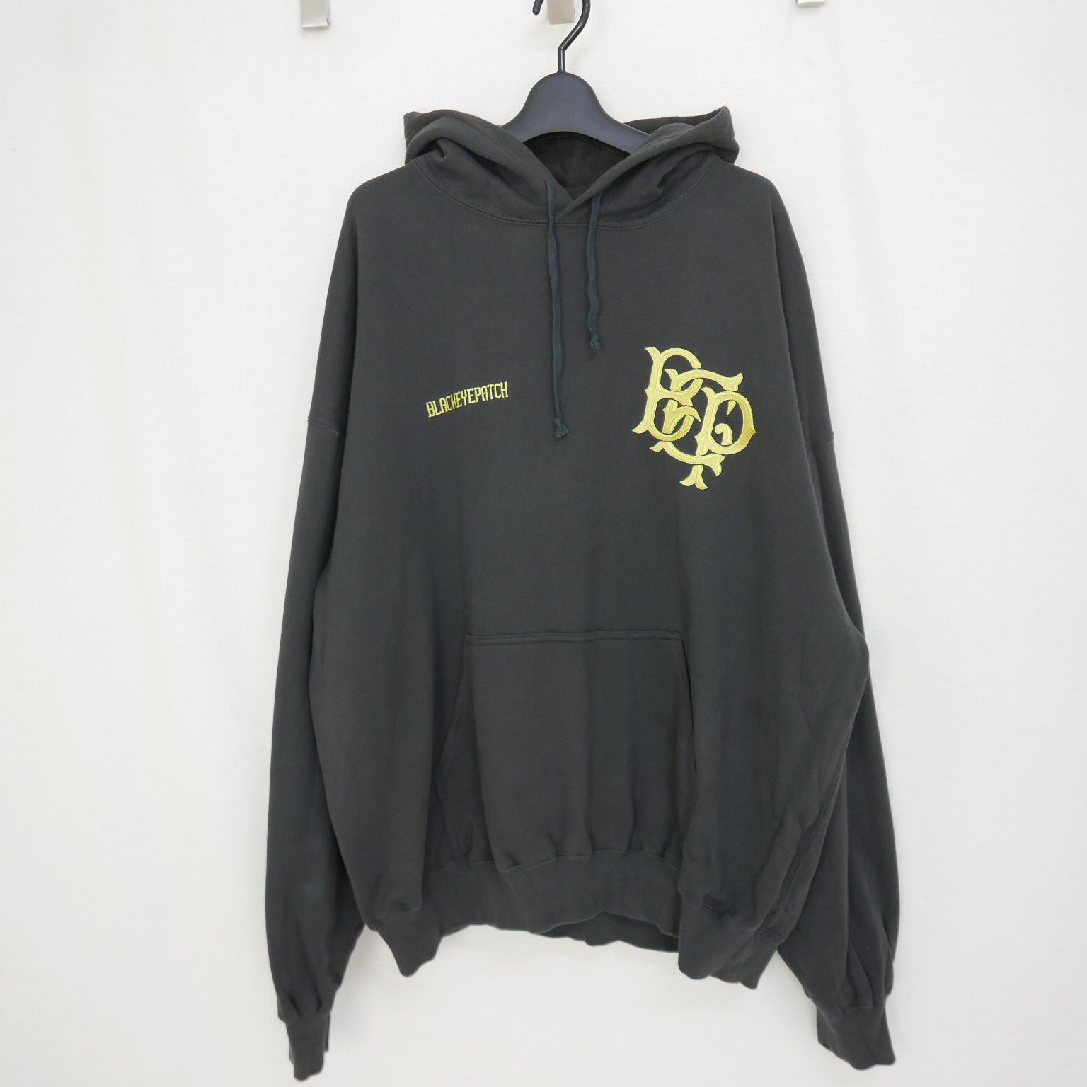 BLACK EYE PATCH ブラックアイパッチ EMBLEM HOODIE メンズ トップス 