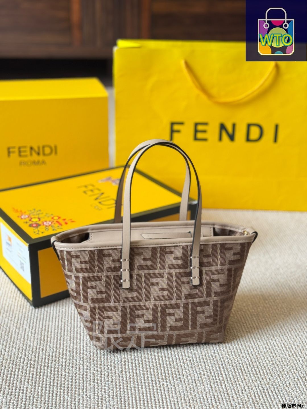 ☆送料関税込☆FENDI FFロゴ ロール ミニ ショッピングバッグ☆ ロール ミニ ファブリック ベージュ | Fendi