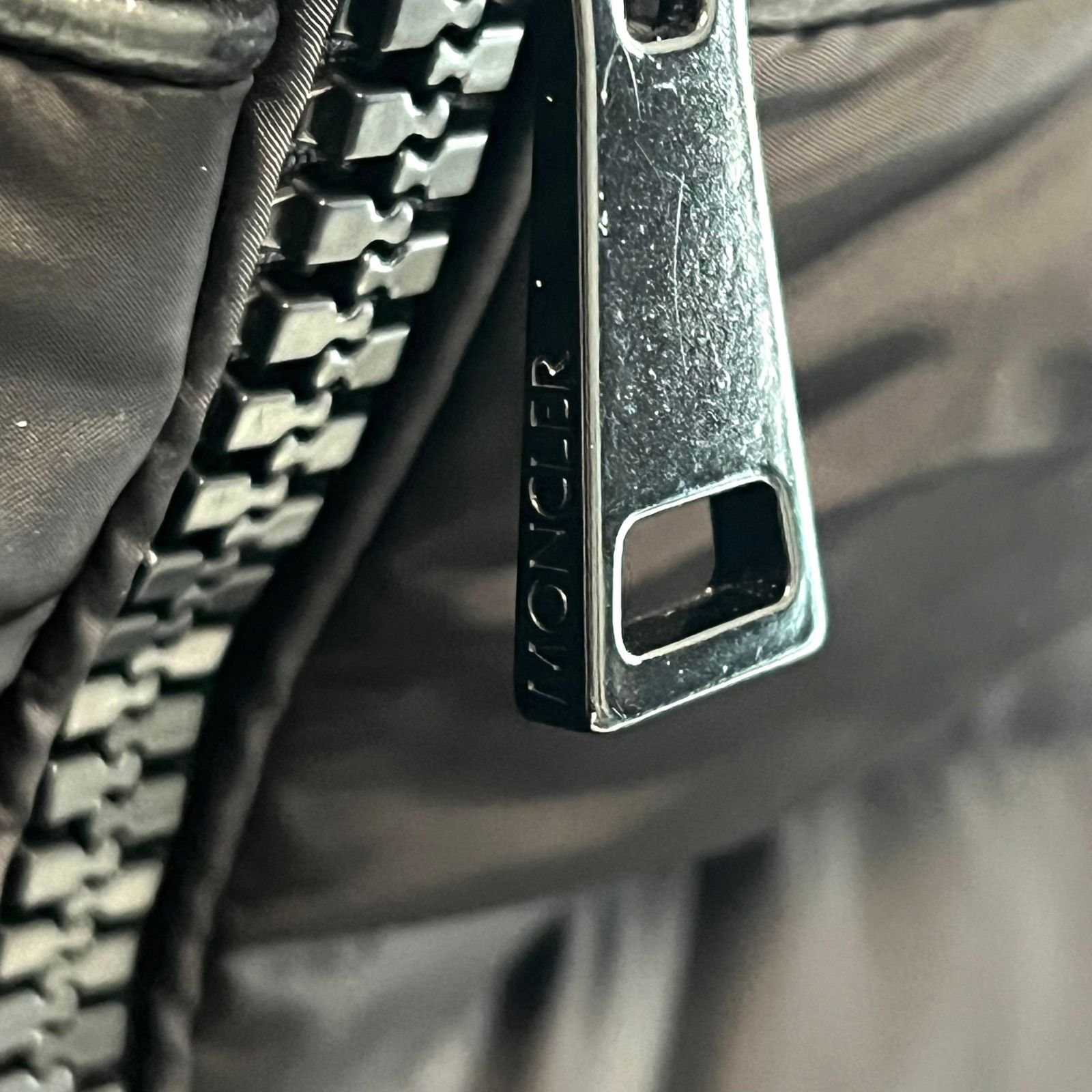 MONCLER TETRAS モンクレール ダウンジャケット レザーパッチ ブラック  