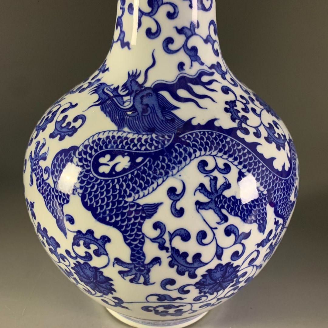 青花龍紋賞瓶　景徳鎮　陶磁器　装飾品　現代工芸品　美術品　置物 青花龍紋賞瓶 景徳鎮 陶磁器 装飾品 現代工芸品 美術品 置物