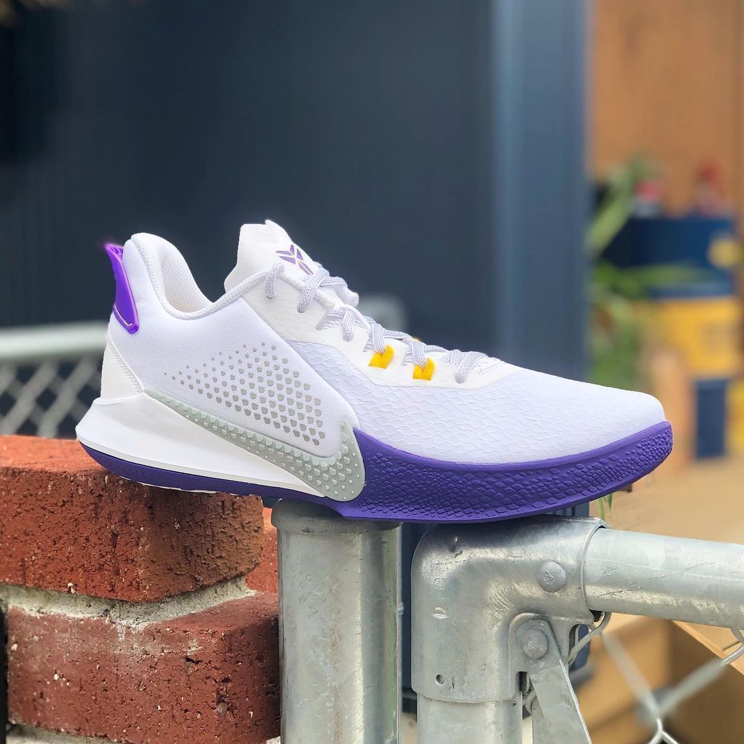 NIKE KOBE MAMBA FURY 'LAKERS HOME' ナイキ コービー ブライアント マンバ フューリー 【MEN'S】 white/field purple-amarillo-light smoke grey CK2088-101