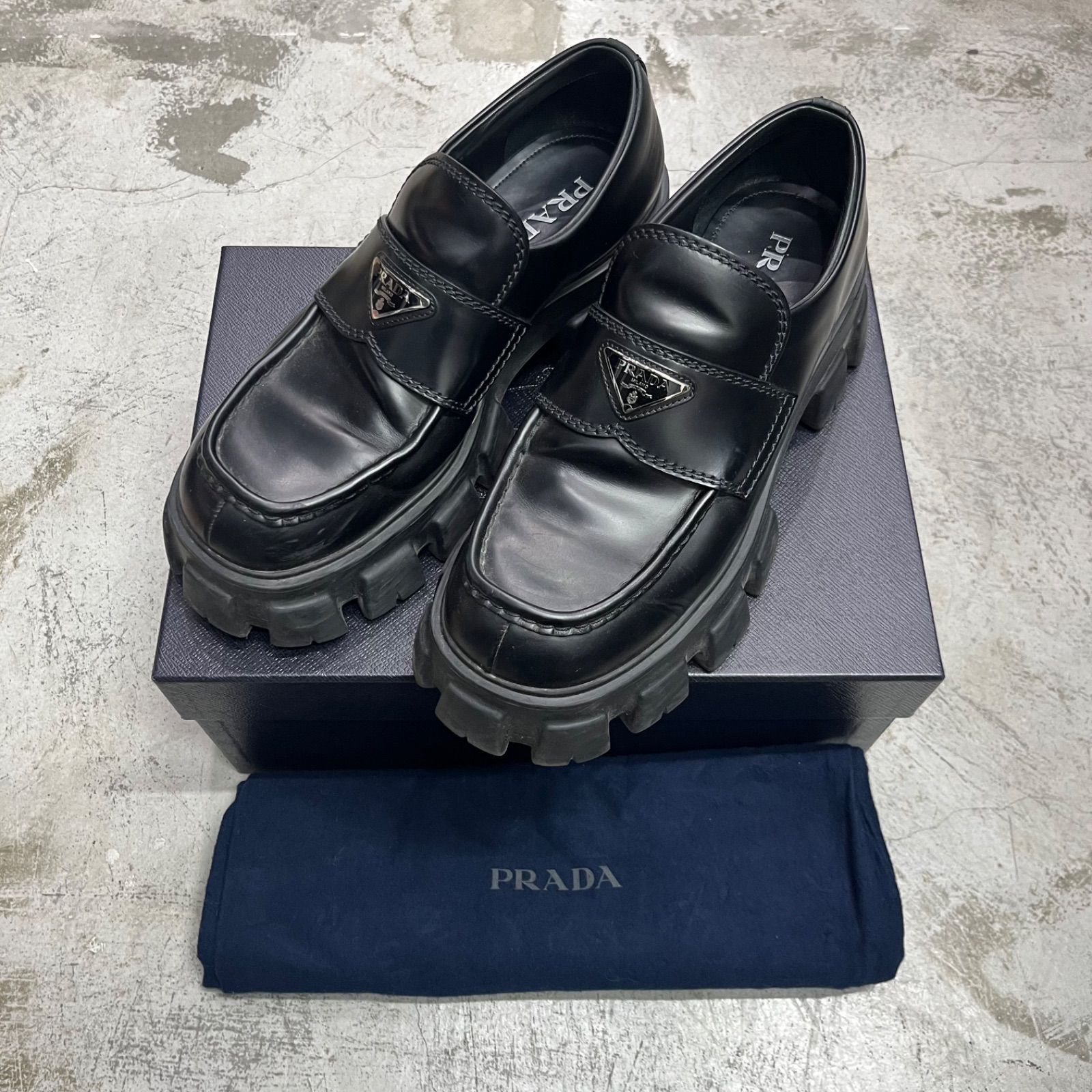 PRADA】プラダ モノリス ブラッシュドレザー ローファー (PRADA