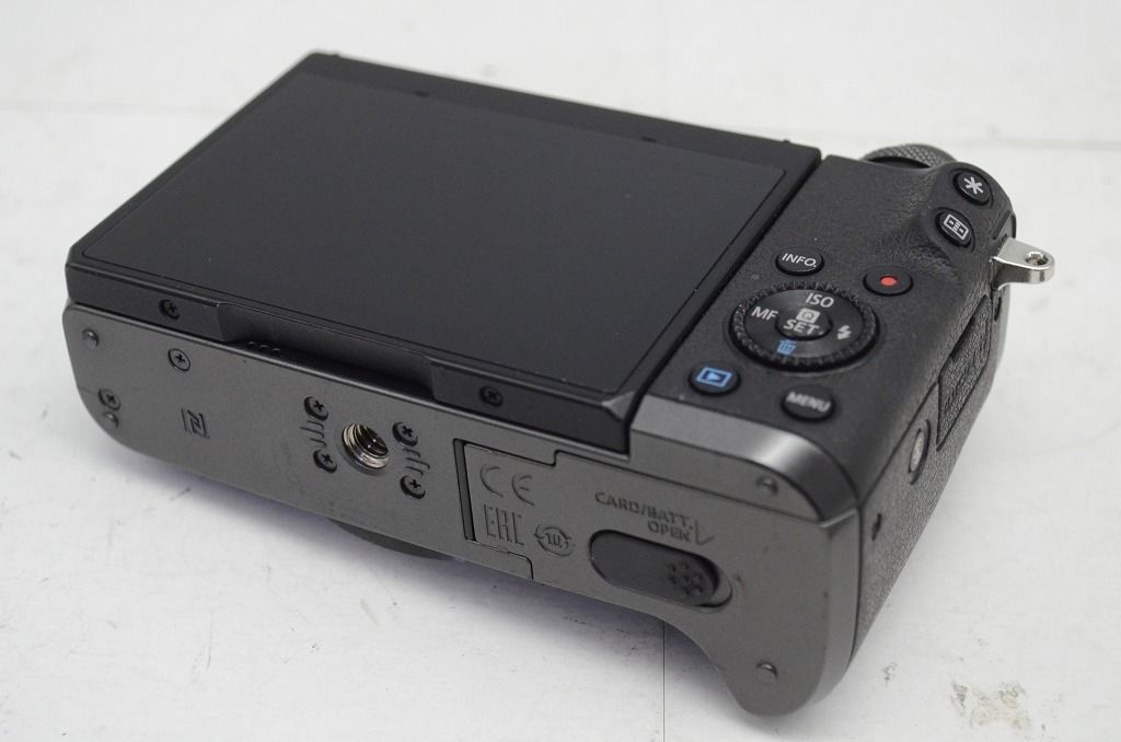 ミラーレス一眼カメラ