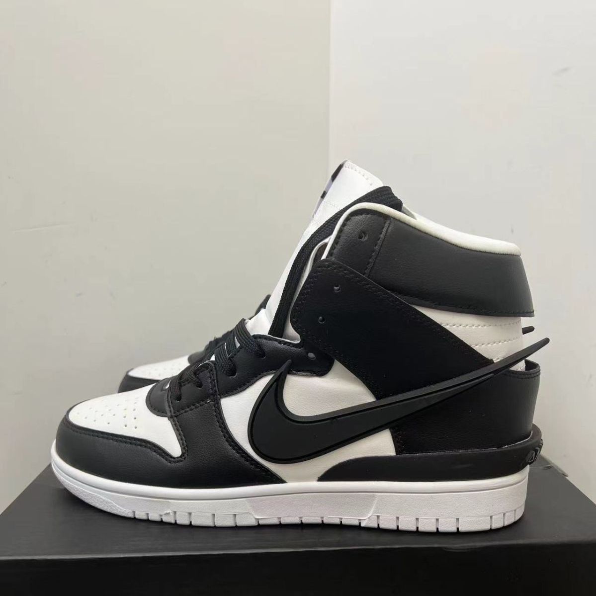 新品未使用ナイキ AMBUSH x Nike Dunk Black  スニーカー