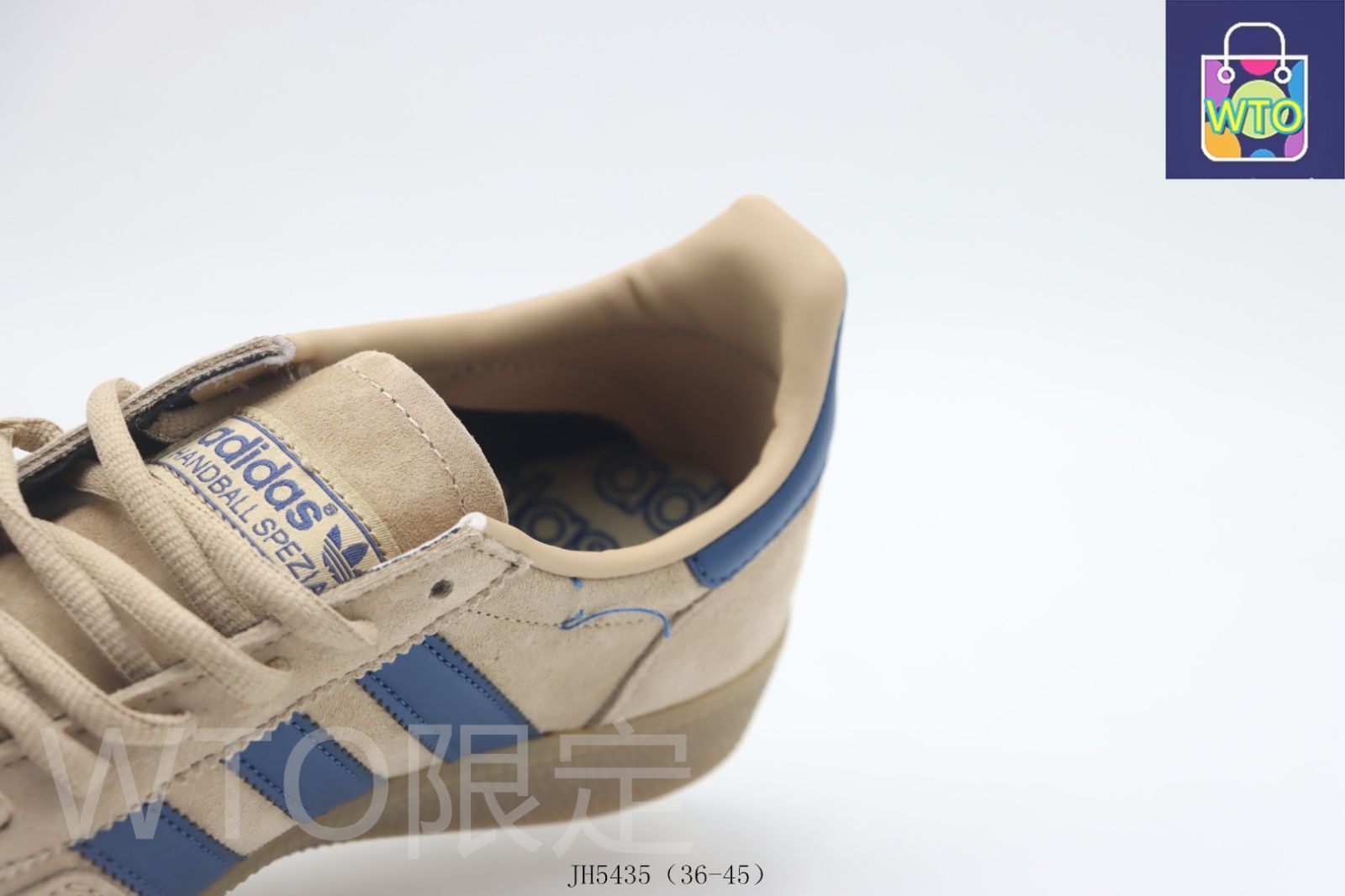 ランニングシューズ シルバー