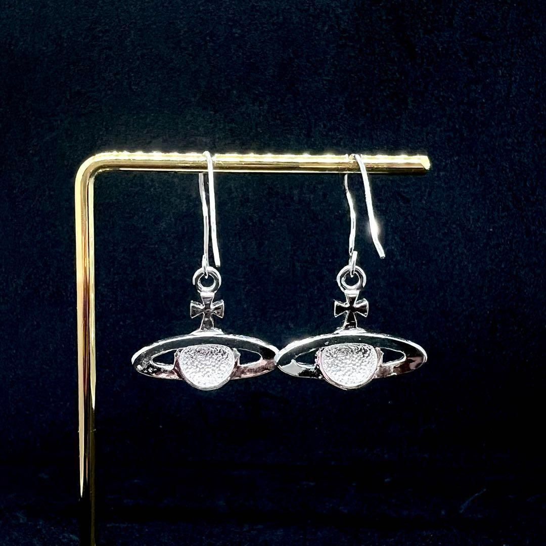 【美品】ヴィヴィアンウエストウッド ピアス オーブ シルバー ラインストーン ヴィヴィアン ウエストウッド ピアス オーブ シルバー ライン