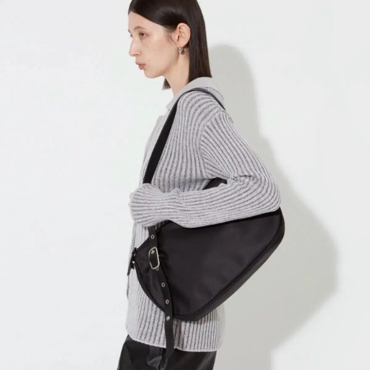 ベルト付きバッグ