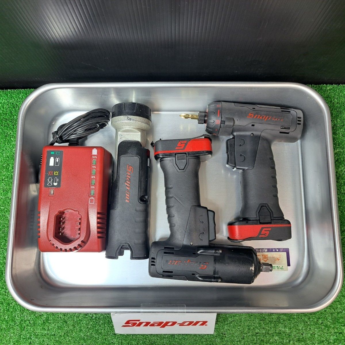 スナップオン|Snap-on 14.4V インパクトレンチ スクリュードライバー ワークライト＋バッテリー2個 充電器 セット CT761|CTSJ761|CTL761 岩槻店