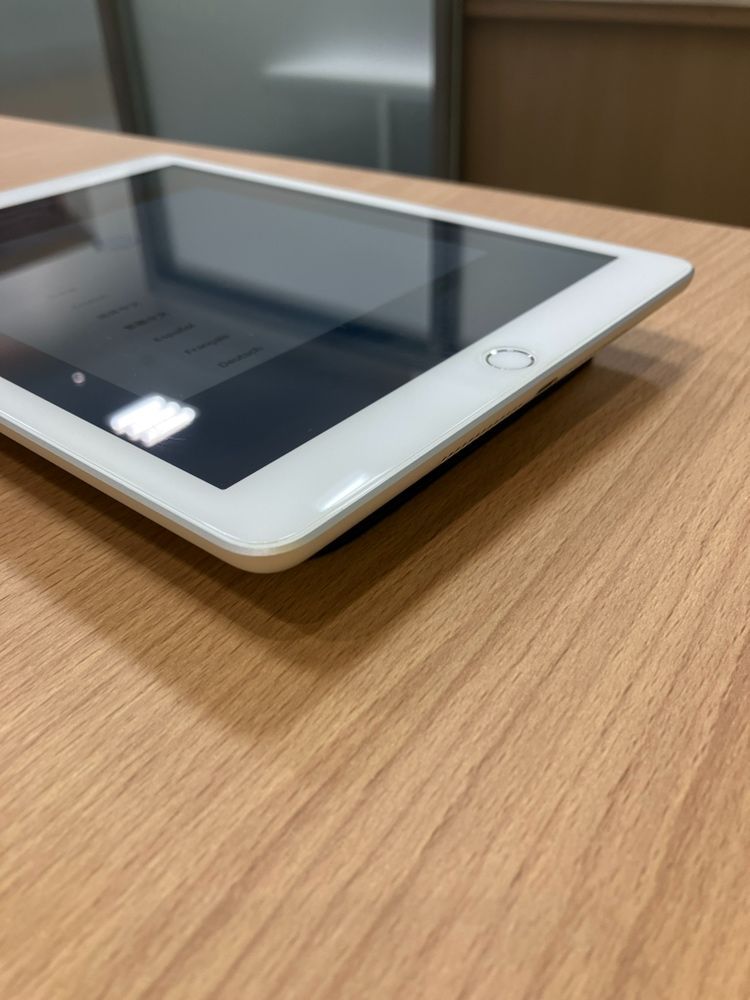 Wi-Fiモデル 32GB