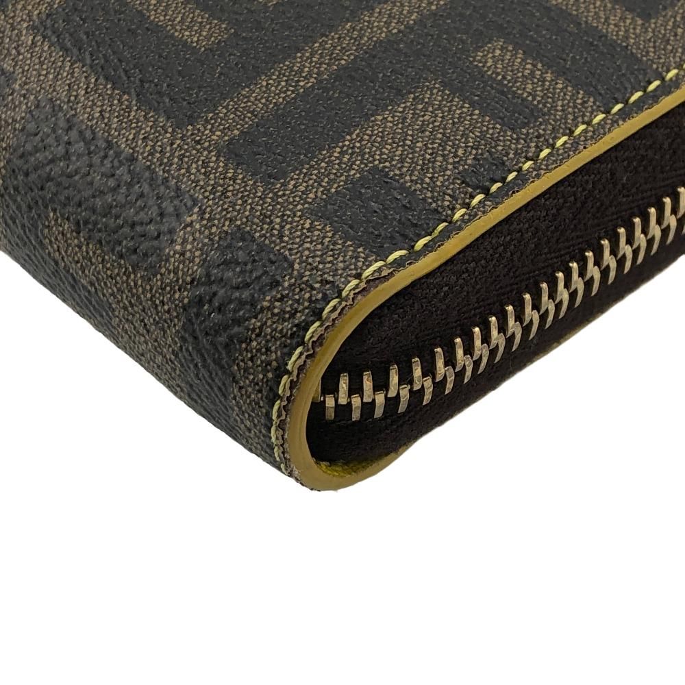 FENDI フェンディ ズッカ柄 ラウンドファスナー長財布 ブラウン
