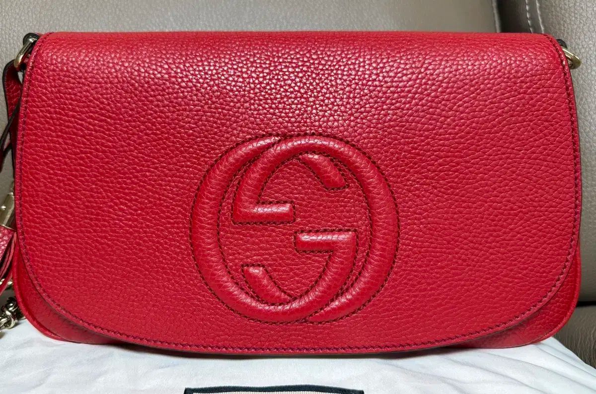 GUCCI グッチ インターロッキング ソーホー タッセル チェーン クロスバッグ 赤